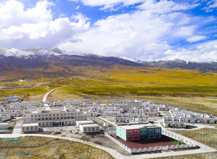 2020年10月19日，黑龍江省建投集團(tuán)承建拉薩羊八井風(fēng)精準(zhǔn)扶貧集中搬遷安置點項目。            