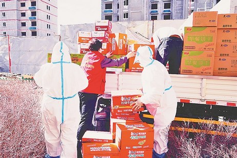 高鈣奶、方便面、早餐餅…… 支援抗疫一線
