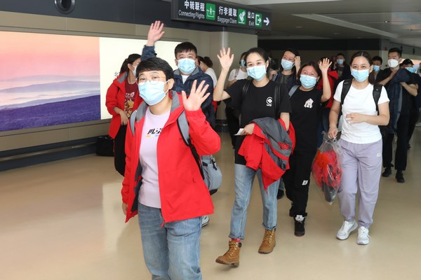 黑龍江省援藏抗疫醫療隊出發。戴寧 攝
