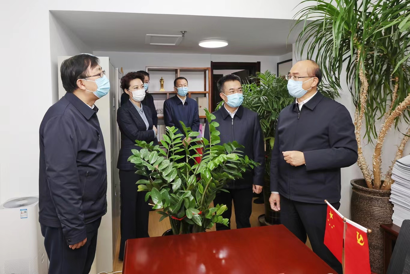 10月26日，省委書記、省人大常委會主任許勤到省委宣傳部調研宣講，與省委宣傳部領導班子、央媒駐省單位及省內主要媒體負責同志座談，宣講黨的二十大精神。