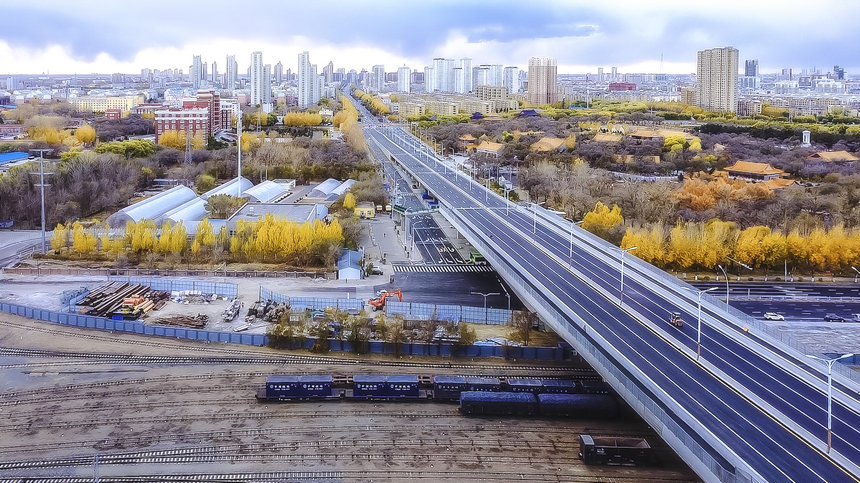 中國高寒地區(qū)跨度最大、噸位最重連續(xù)梁橋建成通車。
