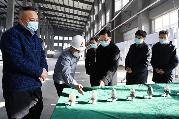胡昌升到奧豐新材料科技有限責任公司了解項目建設進展情況。