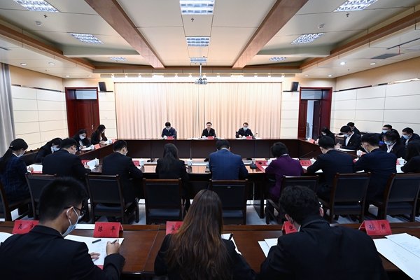 胡昌升到黑龍江大學宣講黨的二十大精神，與法學院2019級學生第一黨支部師生黨員代表座談交流。