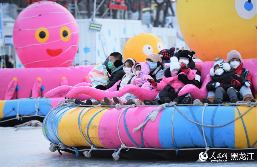 新春走基層｜冰爬犁、雪滑梯 哈爾濱玩冰樂雪趣味多