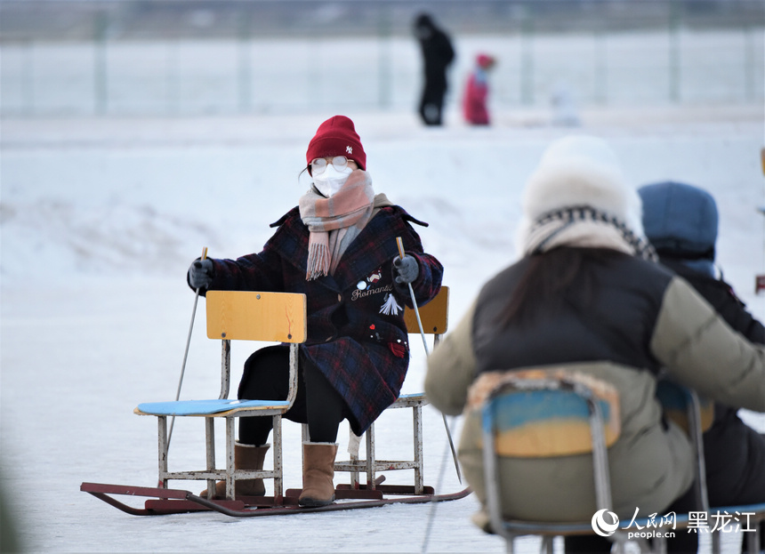 新春走基層｜冰爬犁、雪滑梯 哈爾濱玩冰樂雪趣味多