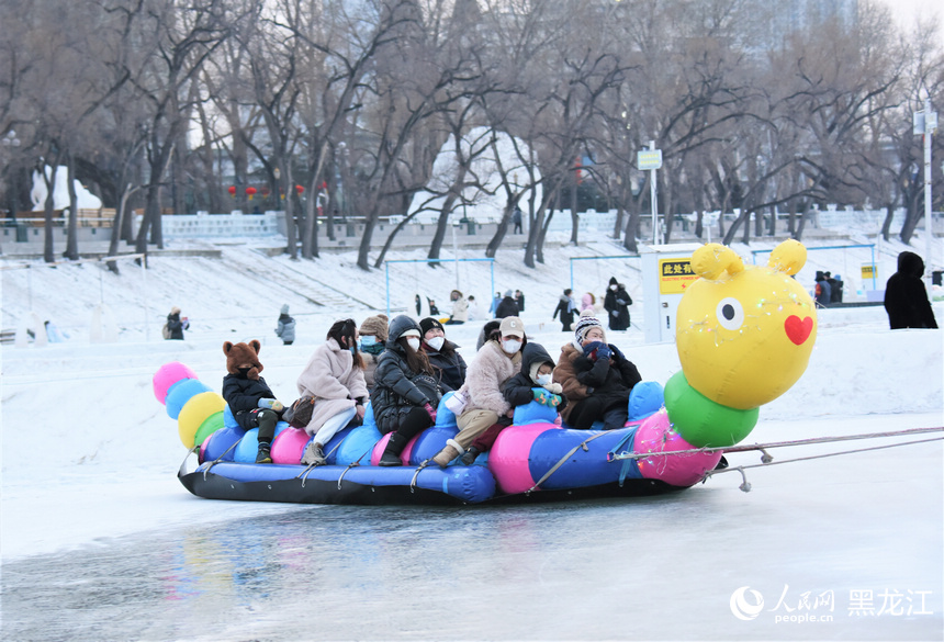 新春走基層｜冰爬犁、雪滑梯 哈爾濱玩冰樂雪趣味多