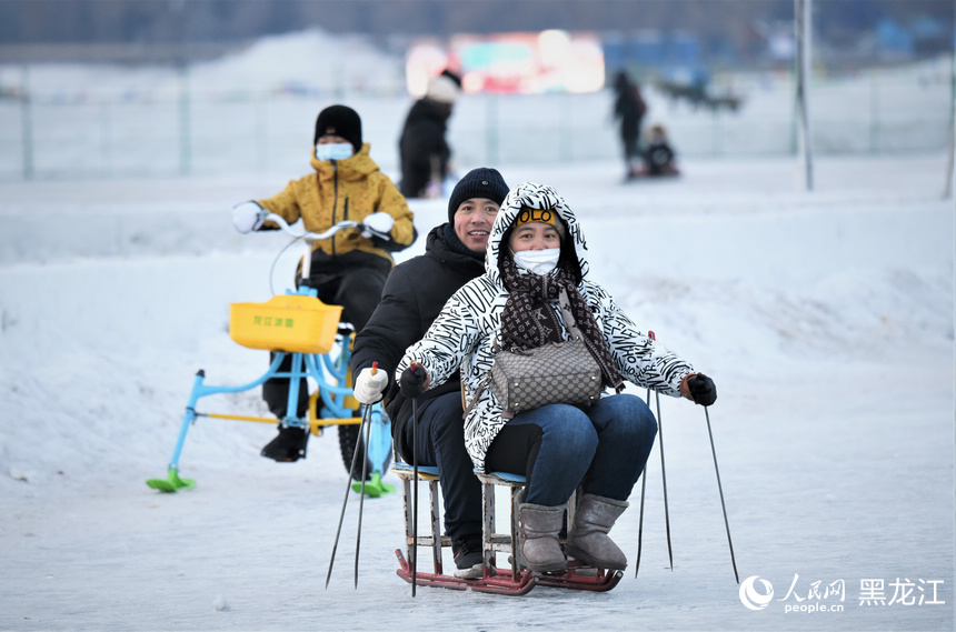 新春走基層｜冰爬犁、雪滑梯 哈爾濱玩冰樂雪趣味多