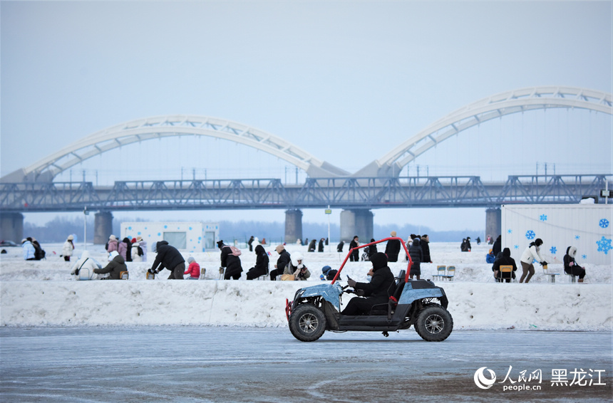 新春走基層｜冰爬犁、雪滑梯 哈爾濱玩冰樂雪趣味多