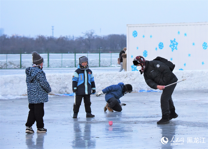 新春走基層｜冰爬犁、雪滑梯 哈爾濱玩冰樂雪趣味多