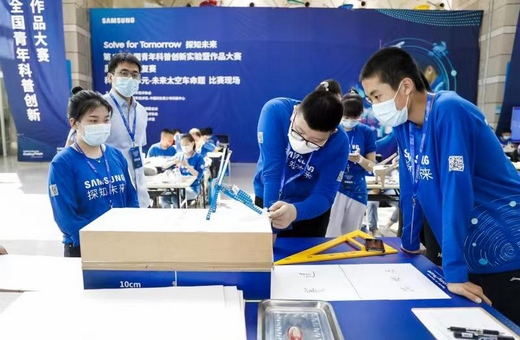 學生專注比賽