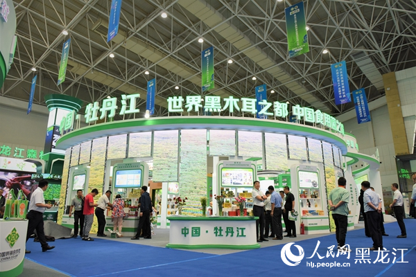 全國食用菌及特色農產品品牌展現場。人民網記者蘇靖剛攝