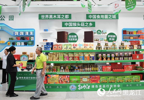 全國食用菌及特色農產品品牌展現場。人民網記者蘇靖剛攝
