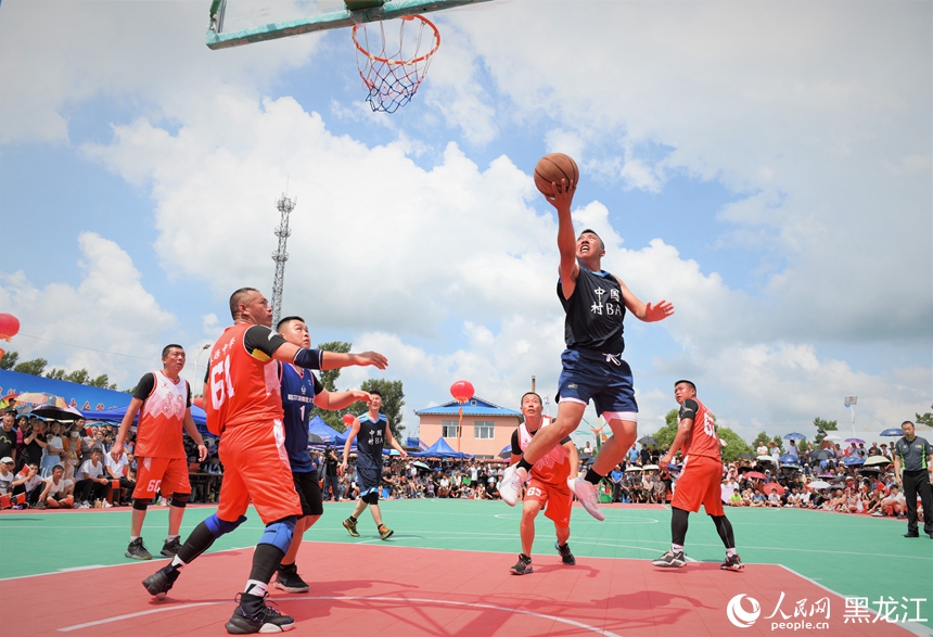 哈爾濱：“村BA”決賽開賽 點燃夏日籃球熱情