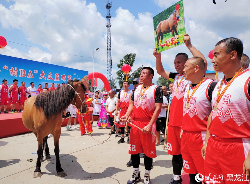 哈爾濱：“村BA”決賽開賽 點燃夏日籃球熱情