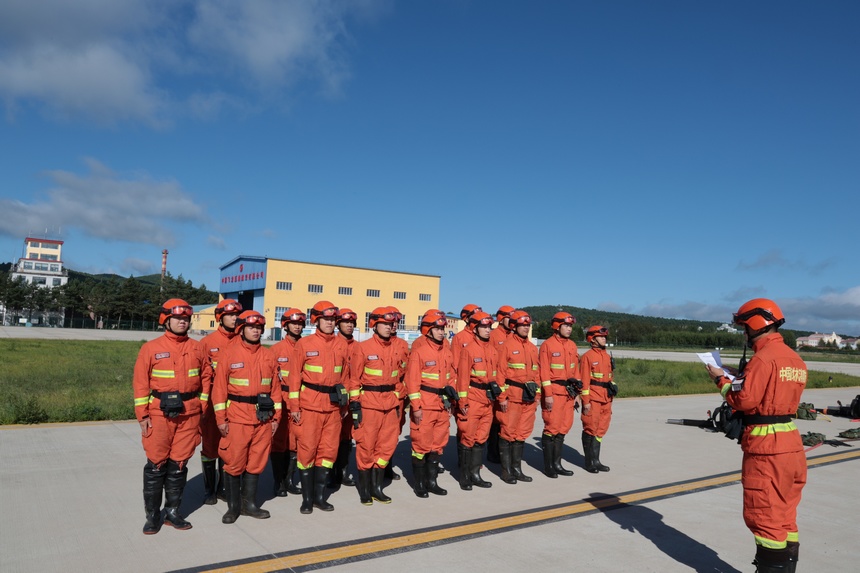 大興安嶺地區使用M-26重型直升機開展森林巡護任務