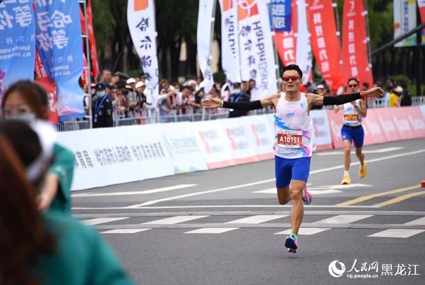 2023哈爾濱馬拉松賽鳴槍開跑