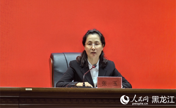 桃山區委副書記、區長張玉。人民網 尚城攝