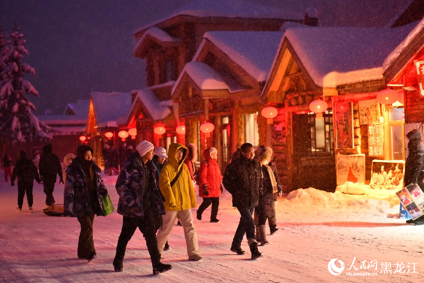 雪迎八方客 中國(guó)雪鄉(xiāng)正式開園