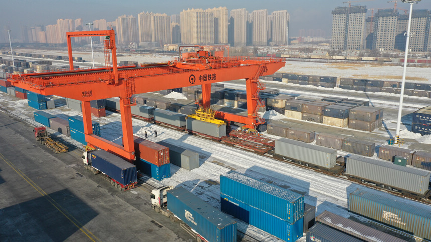黑龍江首列國產新能源商品汽車中歐班列啟程