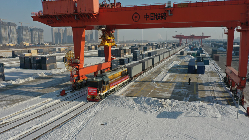 黑龍江首列國產新能源商品汽車中歐班列啟程