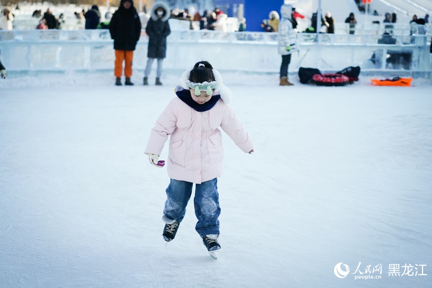 哈爾濱：快樂(lè)寒假 暢享冰雪運(yùn)動(dòng)