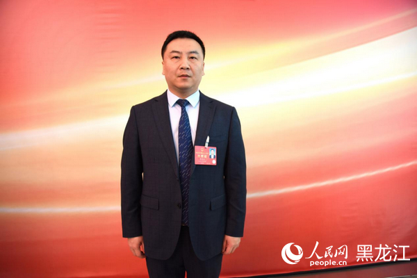 黑龍江省人大代表、牡丹江恒豐紙業(yè)股份有限公司副總經理周再利。人民網記者 蘇靖剛攝
