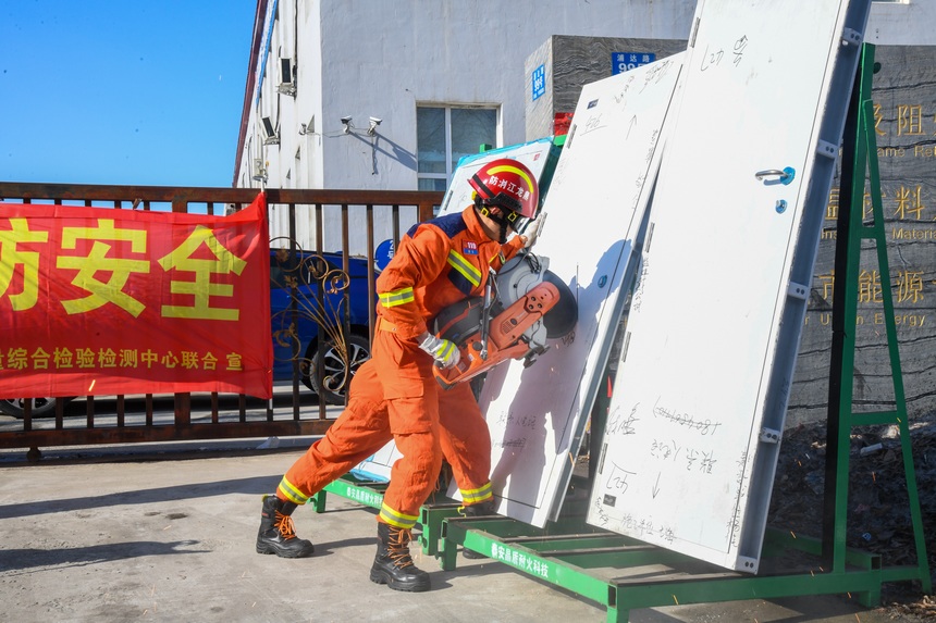 哈爾濱市消防救援支隊開展消防產品專項整治行動及現場銷毀活動