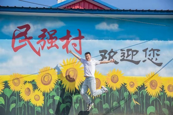 成高子鎮民強村阿什河穿流而過，草木茂盛，生態資源優良。