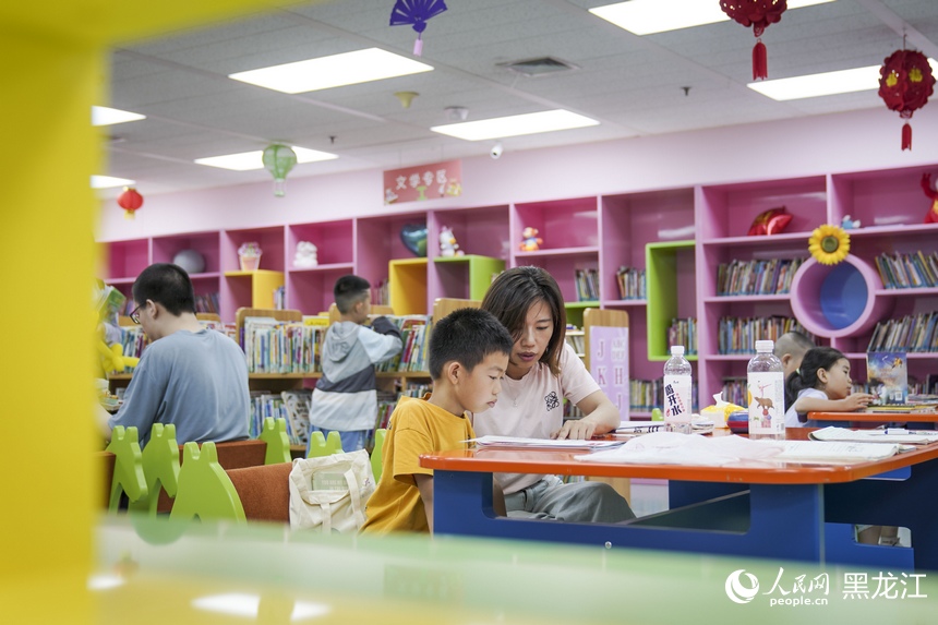 在“爾濱”避暑的N種方式③：親子閱讀 陪伴成長
