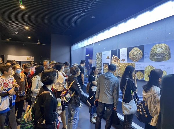 “易水寒光——宋遼金銀器窖藏展”觀展如潮。