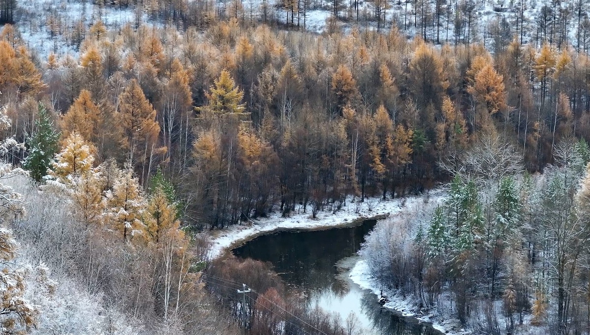 漠河：秋冬兩季美景同現
