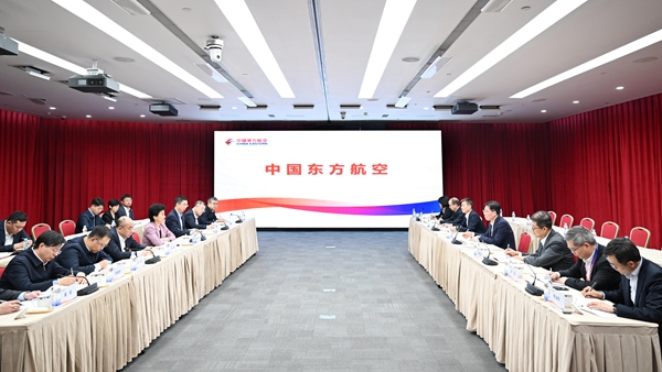 梁惠玲走訪中國東方航空集團有限公司，參觀并與企業座談交流。