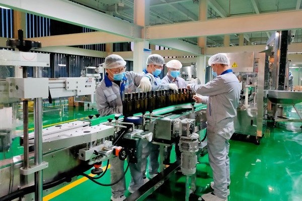 龍江重點產業向新向優邁進戰略性新興產業實現兩位數以上的增速，預示著龍江經濟發展正在持續發生積極變化，黑龍江工業轉方式調結構已初見成效。
