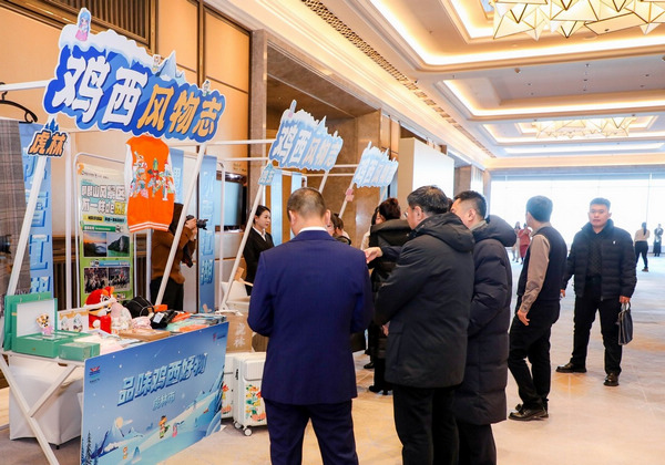 雞西特色商品展廳中人頭攢動。
