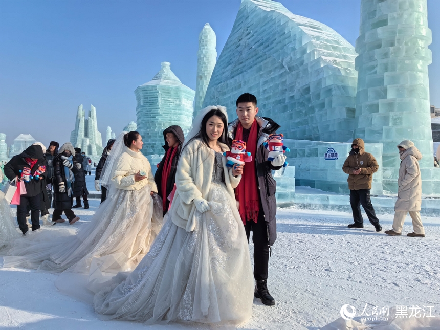 哈爾濱第四十一屆公益冰雪集體婚禮舉行