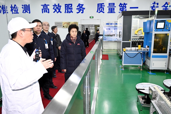 梁惠玲考察航發(fā)哈軸設備更新項目