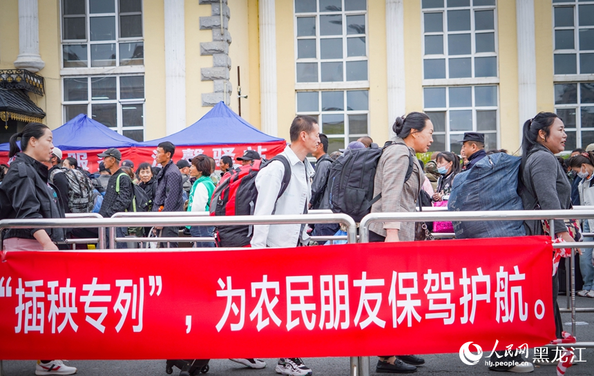 農(nóng)機講堂搬上車 黑龍江“插秧專列”再出發(fā)