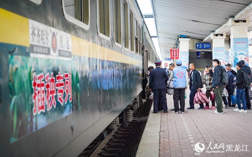 農(nóng)機(jī)講堂搬上車 黑龍江“插秧專列”再出發(fā)