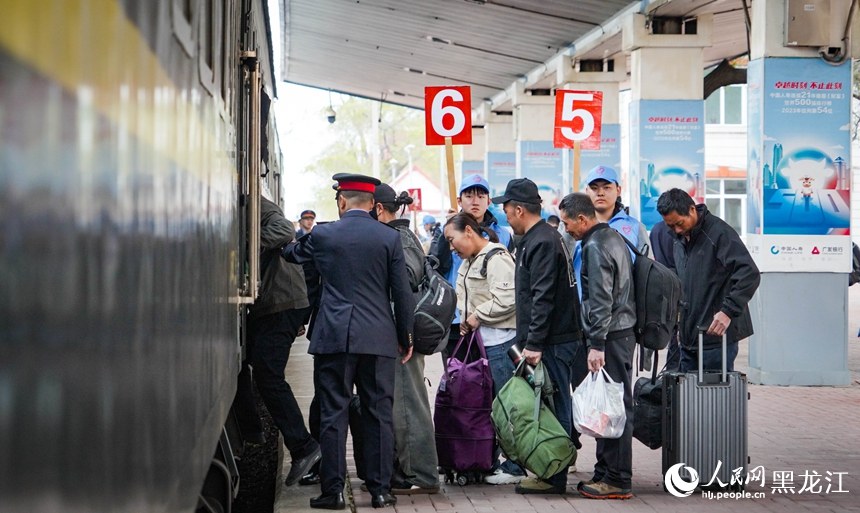 農(nóng)機(jī)講堂搬上車 黑龍江“插秧專列”再出發(fā)