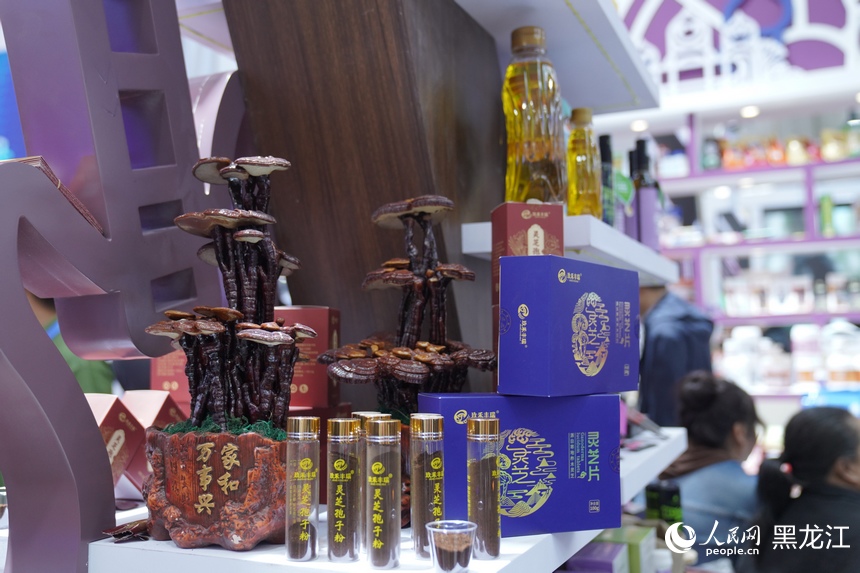 展區內的展品。人民網 徐成龍攝
