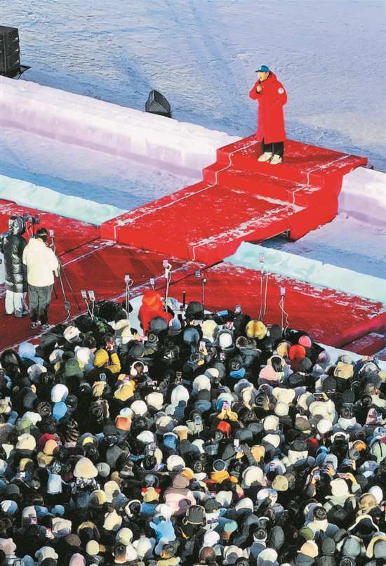 “左右哥”在夢想大舞臺做暫別演出。 本報記者 張澍攝