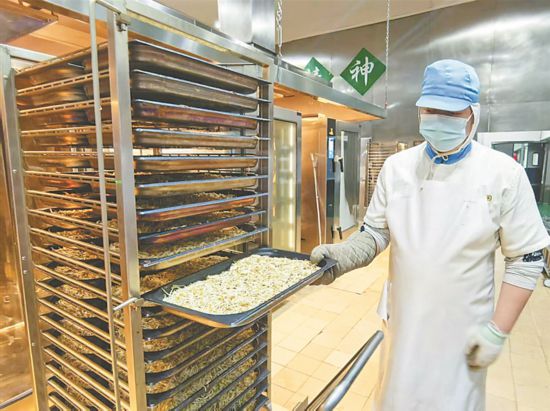 菜品烹制。